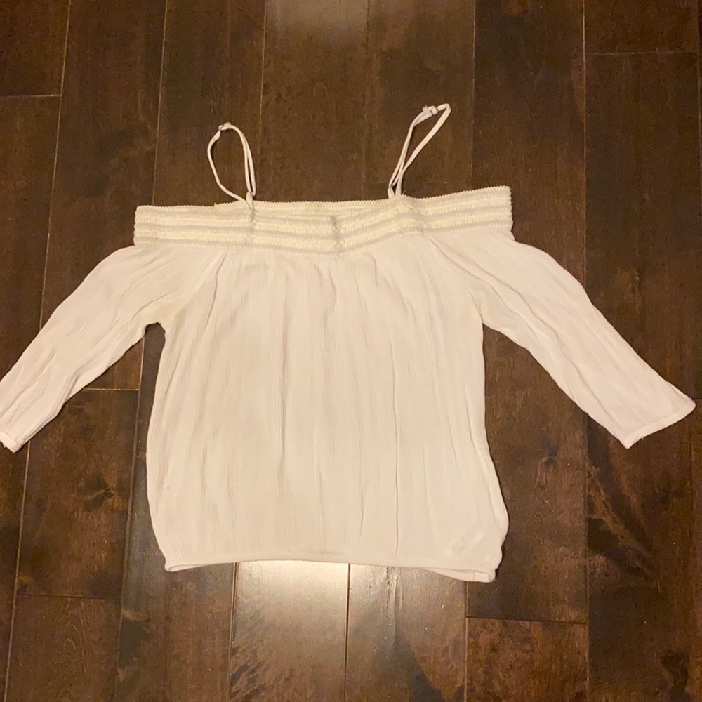 Women’s Off-the-Shoulder Size Medium Top
